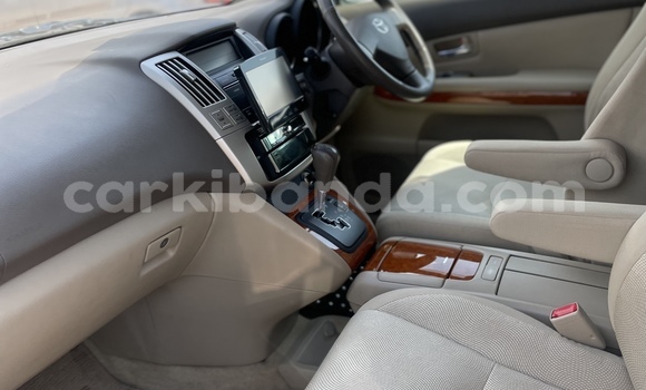 Acheter Occasion Voiture Toyota Harrier Blanc à Kampala, Ouganda Acheter Occasion Voiture Toyota Harrier Blanc à Kampala, Ouganda