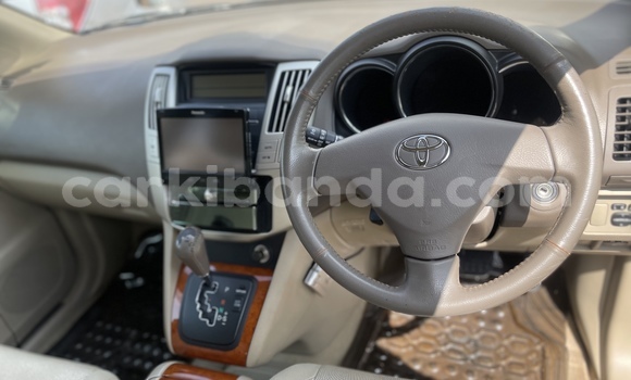 Acheter Occasion Voiture Toyota Harrier Blanc à Kampala, Ouganda Acheter Occasion Voiture Toyota Harrier Blanc à Kampala, Ouganda