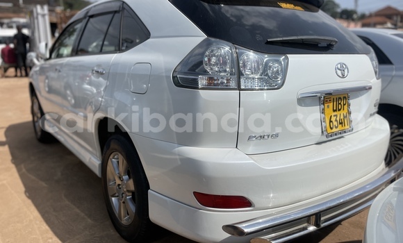 Acheter Occasion Voiture Toyota Harrier Blanc à Kampala, Ouganda Acheter Occasion Voiture Toyota Harrier Blanc à Kampala, Ouganda