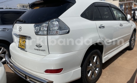 Acheter Occasion Voiture Toyota Harrier Blanc à Kampala, Ouganda Acheter Occasion Voiture Toyota Harrier Blanc à Kampala, Ouganda