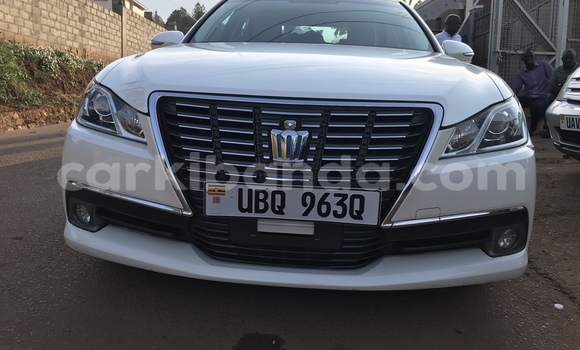 Buy Used Toyota Crown White Car in Kampala in Uganda
