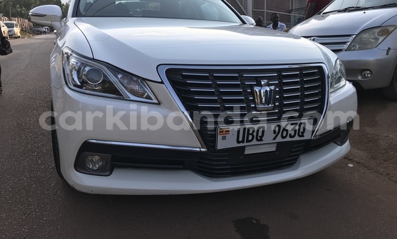 Acheter Occasion Voiture Toyota Crown Blanc à Kampala, Ouganda Acheter Occasion Voiture Toyota Crown Blanc à Kampala, Ouganda