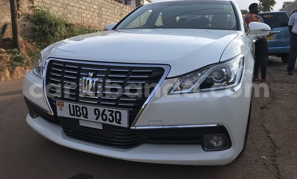 Acheter Occasion Voiture Toyota Crown Blanc à Kampala, Ouganda Acheter Occasion Voiture Toyota Crown Blanc à Kampala, Ouganda