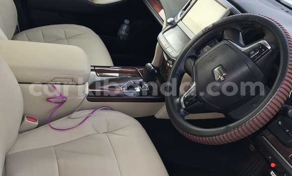 Acheter Occasion Voiture Toyota Crown Blanc à Kampala, Ouganda Acheter Occasion Voiture Toyota Crown Blanc à Kampala, Ouganda