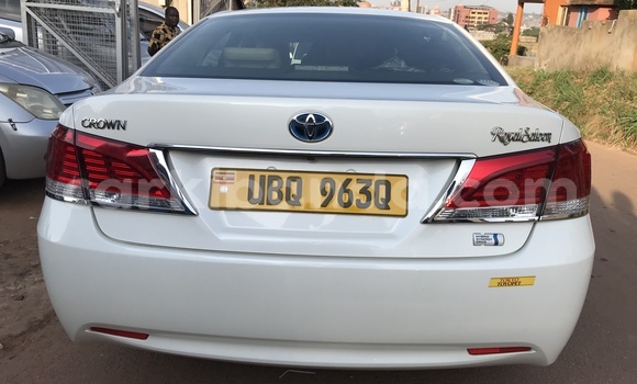 Acheter Occasion Voiture Toyota Crown Blanc à Kampala, Ouganda Acheter Occasion Voiture Toyota Crown Blanc à Kampala, Ouganda