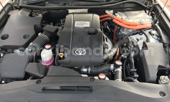 Acheter Occasion Voiture Toyota Crown Blanc à Kampala, Ouganda Acheter Occasion Voiture Toyota Crown Blanc à Kampala, Ouganda