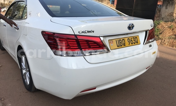 Acheter Occasion Voiture Toyota Crown Blanc à Kampala, Ouganda Acheter Occasion Voiture Toyota Crown Blanc à Kampala, Ouganda