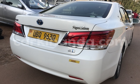 Acheter Occasion Voiture Toyota Crown Blanc à Kampala, Ouganda Acheter Occasion Voiture Toyota Crown Blanc à Kampala, Ouganda