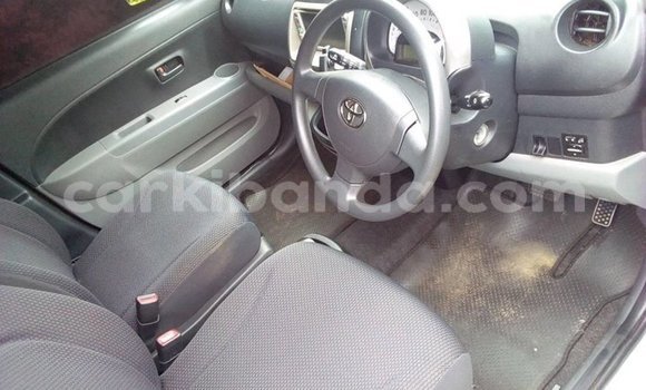 Nunua Ilio tumika Toyota Passo Fedha Gari ndani ya Kampala nchini Uganda Nunua Ilio tumika Toyota Passo Fedha Gari ndani ya Kampala nchini Uganda