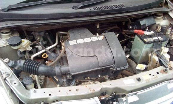 Nunua Ilio tumika Toyota Passo Fedha Gari ndani ya Kampala nchini Uganda Nunua Ilio tumika Toyota Passo Fedha Gari ndani ya Kampala nchini Uganda