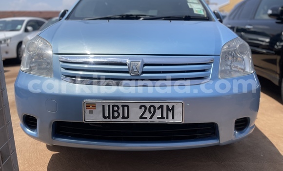 Gura Yakoze Toyota Raum Blue Imodoka i Kampala mu Uganda