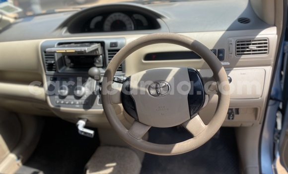 Acheter Occasion Voiture Toyota Raum Bleu à Kampala, Ouganda Acheter Occasion Voiture Toyota Raum Bleu à Kampala, Ouganda