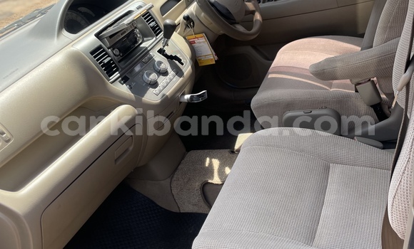 Acheter Occasion Voiture Toyota Raum Bleu à Kampala, Ouganda Acheter Occasion Voiture Toyota Raum Bleu à Kampala, Ouganda