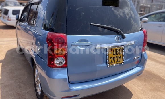 Acheter Occasion Voiture Toyota Raum Bleu à Kampala, Ouganda Acheter Occasion Voiture Toyota Raum Bleu à Kampala, Ouganda