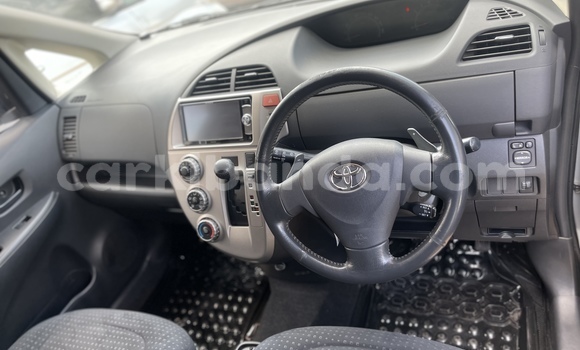Acheter Occasion Voiture Toyota Ractis Gris à Kampala, Ouganda Acheter Occasion Voiture Toyota Ractis Gris à Kampala, Ouganda