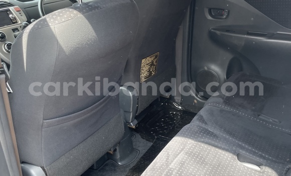 Acheter Occasion Voiture Toyota Ractis Gris à Kampala, Ouganda Acheter Occasion Voiture Toyota Ractis Gris à Kampala, Ouganda