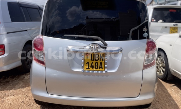 Acheter Occasion Voiture Toyota Ractis Gris à Kampala, Ouganda Acheter Occasion Voiture Toyota Ractis Gris à Kampala, Ouganda