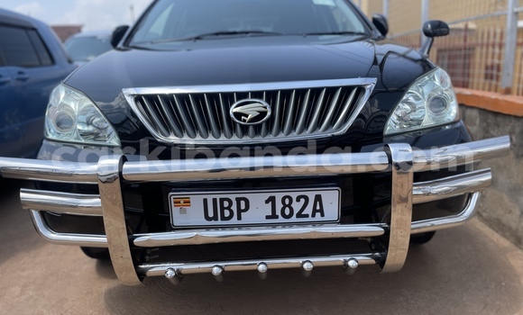 Nunua Ilio tumika Toyota Harrier Nyeusi Gari ndani ya Kampala nchini Uganda