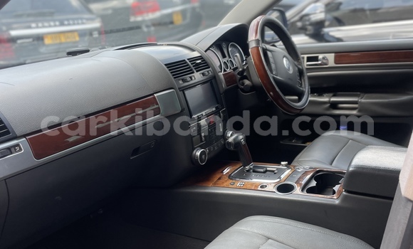 Acheter Occasion Voiture Volkswagen Touareg Noir à Kampala, Ouganda Acheter Occasion Voiture Volkswagen Touareg Noir à Kampala, Ouganda