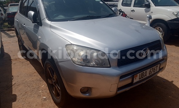 Acheter Occasion Voiture Toyota RAV4 Gris à Kampala, Ouganda