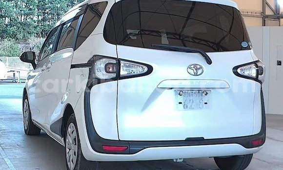 Acheter Neuf Voiture Toyota Sienta Blanc à Kampala, Ouganda Acheter Neuf Voiture Toyota Sienta Blanc à Kampala, Ouganda
