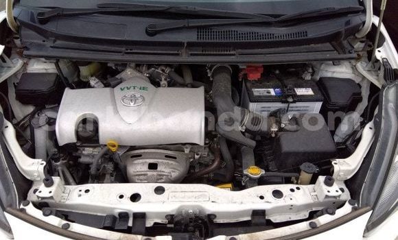 Acheter Neuf Voiture Toyota Sienta Blanc à Kampala, Ouganda Acheter Neuf Voiture Toyota Sienta Blanc à Kampala, Ouganda