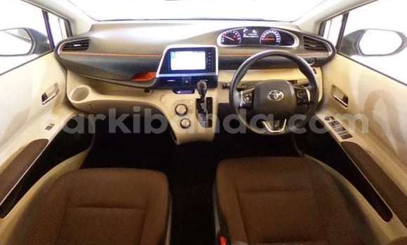 Acheter Neuf Voiture Toyota Sienta Blanc à Kampala, Ouganda Acheter Neuf Voiture Toyota Sienta Blanc à Kampala, Ouganda