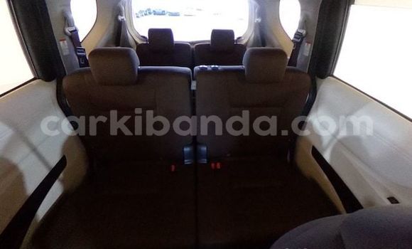 Acheter Neuf Voiture Toyota Sienta Blanc à Kampala, Ouganda Acheter Neuf Voiture Toyota Sienta Blanc à Kampala, Ouganda