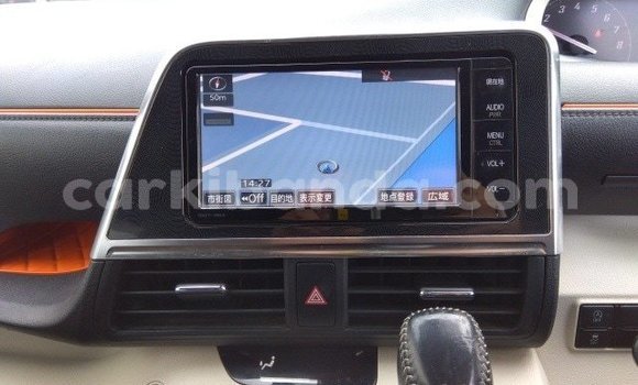 Acheter Neuf Voiture Toyota Sienta Blanc à Kampala, Ouganda Acheter Neuf Voiture Toyota Sienta Blanc à Kampala, Ouganda