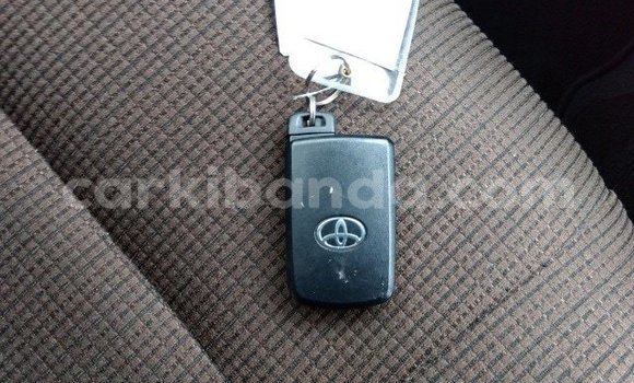 Acheter Neuf Voiture Toyota Sienta Blanc à Kampala, Ouganda Acheter Neuf Voiture Toyota Sienta Blanc à Kampala, Ouganda