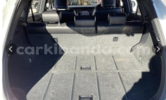 Acheter Neuf Voiture Toyota Harrier Blanc à Kampala, Ouganda Acheter Neuf Voiture Toyota Harrier Blanc à Kampala, Ouganda