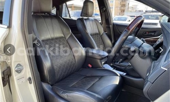Acheter Neuf Voiture Toyota Harrier Blanc à Kampala, Ouganda Acheter Neuf Voiture Toyota Harrier Blanc à Kampala, Ouganda