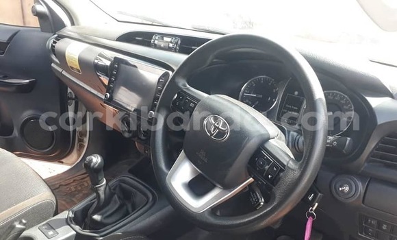 Acheter Occasion Voiture Toyota Hilux Blanc à Busembatia, Est Acheter Occasion Voiture Toyota Hilux Blanc à Busembatia, Est