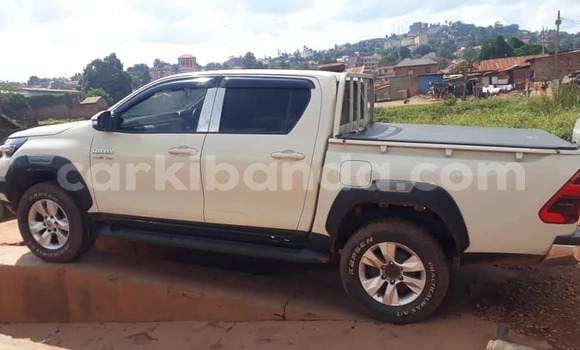 Acheter Occasion Voiture Toyota Hilux Blanc à Busembatia, Est Acheter Occasion Voiture Toyota Hilux Blanc à Busembatia, Est
