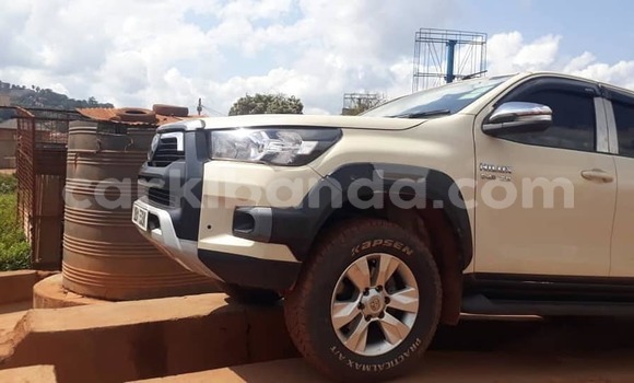 Acheter Occasion Voiture Toyota Hilux Blanc à Busembatia, Est Acheter Occasion Voiture Toyota Hilux Blanc à Busembatia, Est
