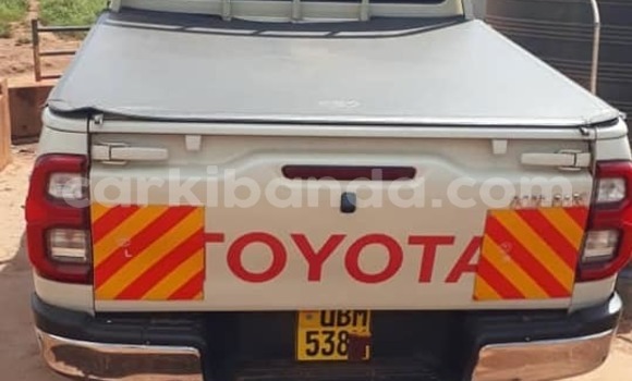 Acheter Occasion Voiture Toyota Hilux Blanc à Busembatia, Est Acheter Occasion Voiture Toyota Hilux Blanc à Busembatia, Est