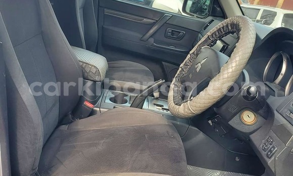 Gura Yakoze Mitsubishi Pajero Black Imodoka i Bugiri mu Eastern Gura Yakoze Mitsubishi Pajero Black Imodoka i Bugiri mu Eastern