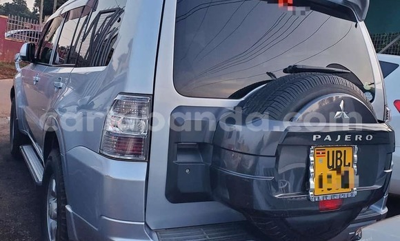 Gura Yakoze Mitsubishi Pajero Black Imodoka i Bugiri mu Eastern Gura Yakoze Mitsubishi Pajero Black Imodoka i Bugiri mu Eastern