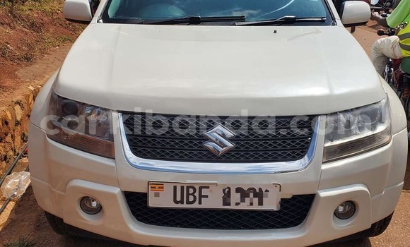 Nunua Ilio tumika Suzuki Grand Vitara Nyeupe Gari ndani ya Arua nchini Uganda