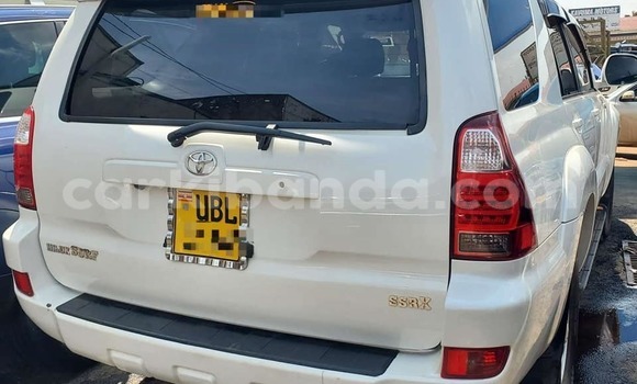 Gura Yakoze Toyota Surf White Imodoka i Busembatia mu Eastern Gura Yakoze Toyota Surf White Imodoka i Busembatia mu Eastern