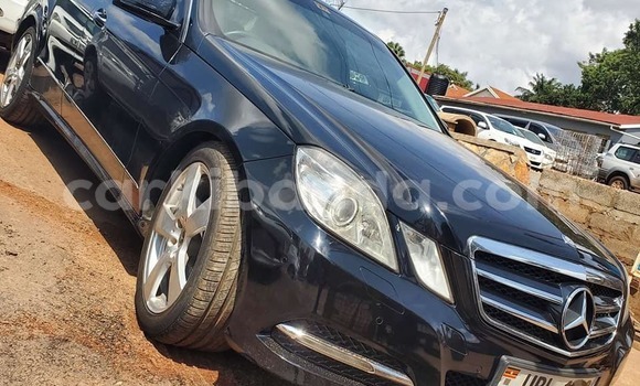 Nunua Ilio tumika Mercedes‒Benz E–Class Nyeusi Gari ndani ya Bugiri nchini Mashariki