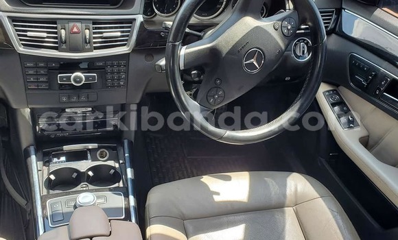 Gura Yakoze Mercedes‒Benz E–Class Black Imodoka i Bugiri mu Eastern Gura Yakoze Mercedes‒Benz E–Class Black Imodoka i Bugiri mu Eastern