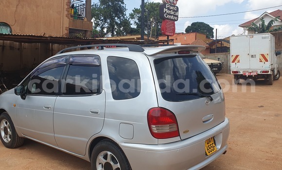 Nunua Ilio tumika Toyota Corolla Spacio Fedha Gari ndani ya Kampala nchini Uganda Nunua Ilio tumika Toyota Corolla Spacio Fedha Gari ndani ya Kampala nchini Uganda