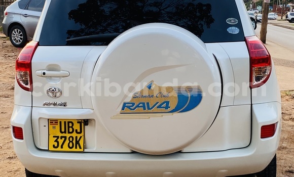 Gura Yakoze AC Ace White Imodoka i Kampala mu Uganda Gura Yakoze AC Ace White Imodoka i Kampala mu Uganda