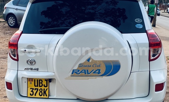 Gura Yakoze AC Ace White Imodoka i Kampala mu Uganda Gura Yakoze AC Ace White Imodoka i Kampala mu Uganda