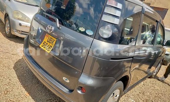 Acheter Occasion Voiture Toyota Sienta Marron à Kampala, Ouganda