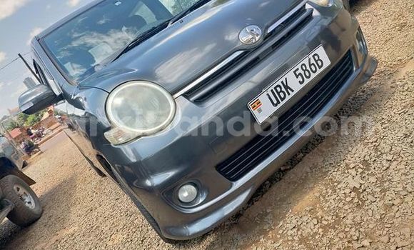 Acheter Occasion Voiture Toyota Sienta Marron à Kampala, Ouganda Acheter Occasion Voiture Toyota Sienta Marron à Kampala, Ouganda