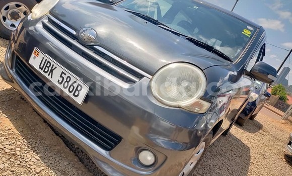 Acheter Occasion Voiture Toyota Sienta Marron à Kampala, Ouganda Acheter Occasion Voiture Toyota Sienta Marron à Kampala, Ouganda