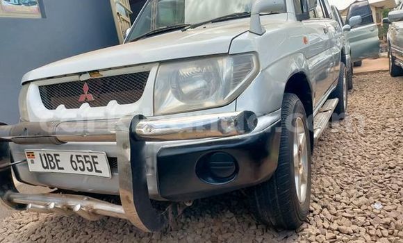 Acheter Occasion Voiture Mitsubishi Pajero iO Gris à Kampala, Ouganda Acheter Occasion Voiture Mitsubishi Pajero iO Gris à Kampala, Ouganda