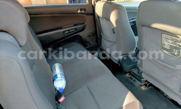 Gura Yakoze Toyota Wish Brown Imodoka i Kampala mu Uganda